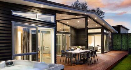 15E · Wind Down on Esther, Martinborough