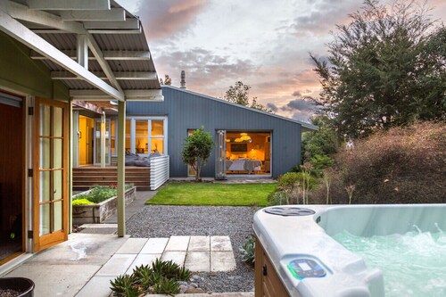 9M · Family Retreat, Martinborough