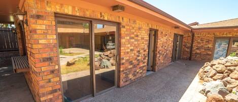 تفاصيل الفندق من الخارج