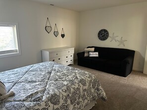 2 bedrooms, desk, iron/ironing board, WiFi