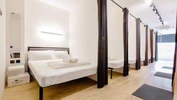 Kamar Double Standar, 1 Tempat Tidur Queen, kamar mandi umum | Brankas, kedap suara, setrika/meja setrika, dan Wi-Fi gratis