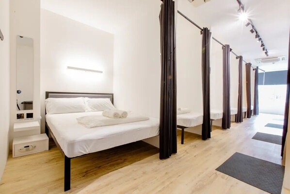 Caja de seguridad en la habitación y sistema de insonorización 