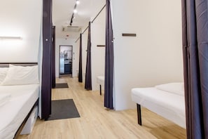 In-room safe, soundproofing, iron/ironing board, free WiFi