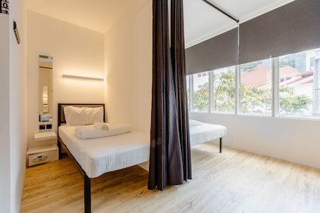 Single Bed with Shared Bathroom | In-room safe, soundproofing, iron/ironing board, free WiFi