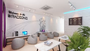 Coin salon dans le hall
