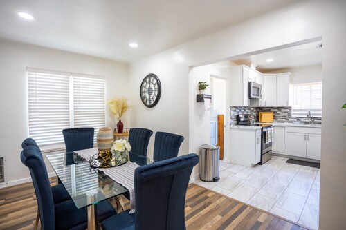 The Yuma White Modern Pool/Pet friendly Home