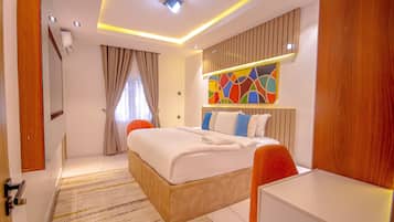 Blackout curtains, free WiFi