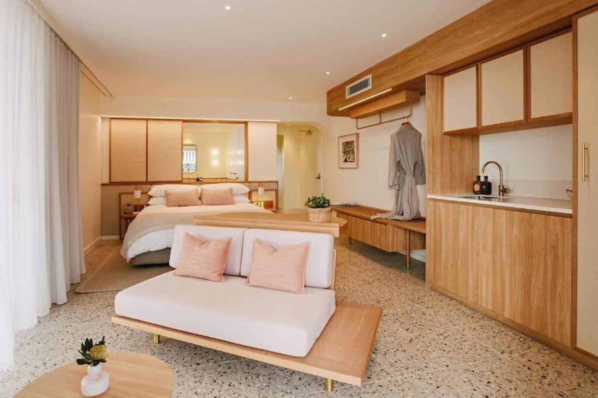 Main Beach Superior | 1 bedroom, down comforters, pillowtop beds, free minibar