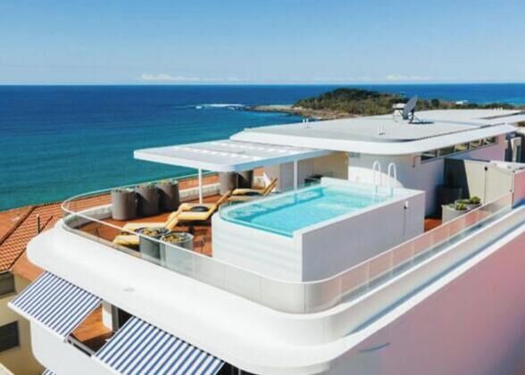 Outdoor pool, pool loungers