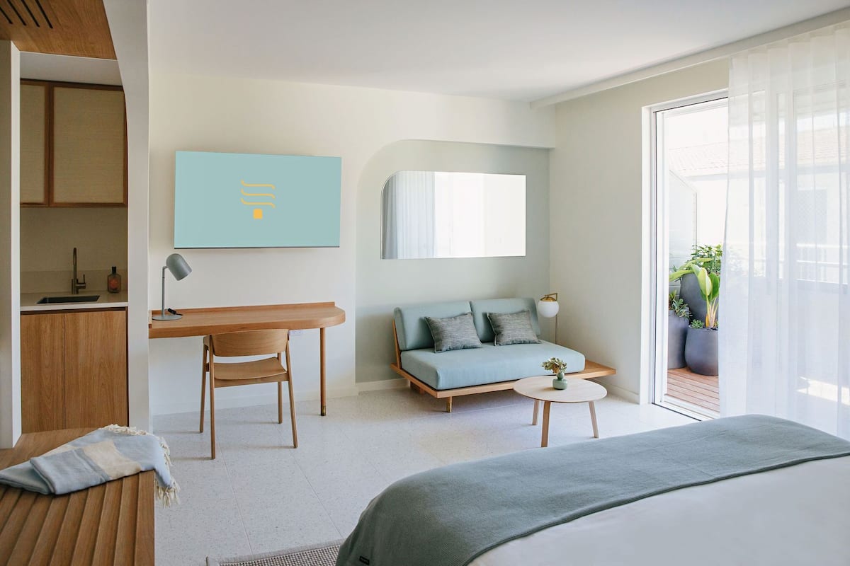 1 bedroom, down comforters, pillowtop beds, free minibar