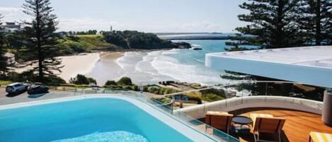 Outdoor pool, sun loungers