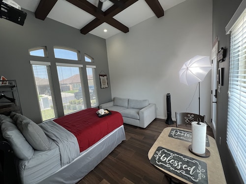 Modern themed guest suite-10 minutes from UTRGV!