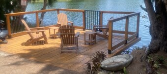 South Miami Oasis with lake views! Short drive to beach!