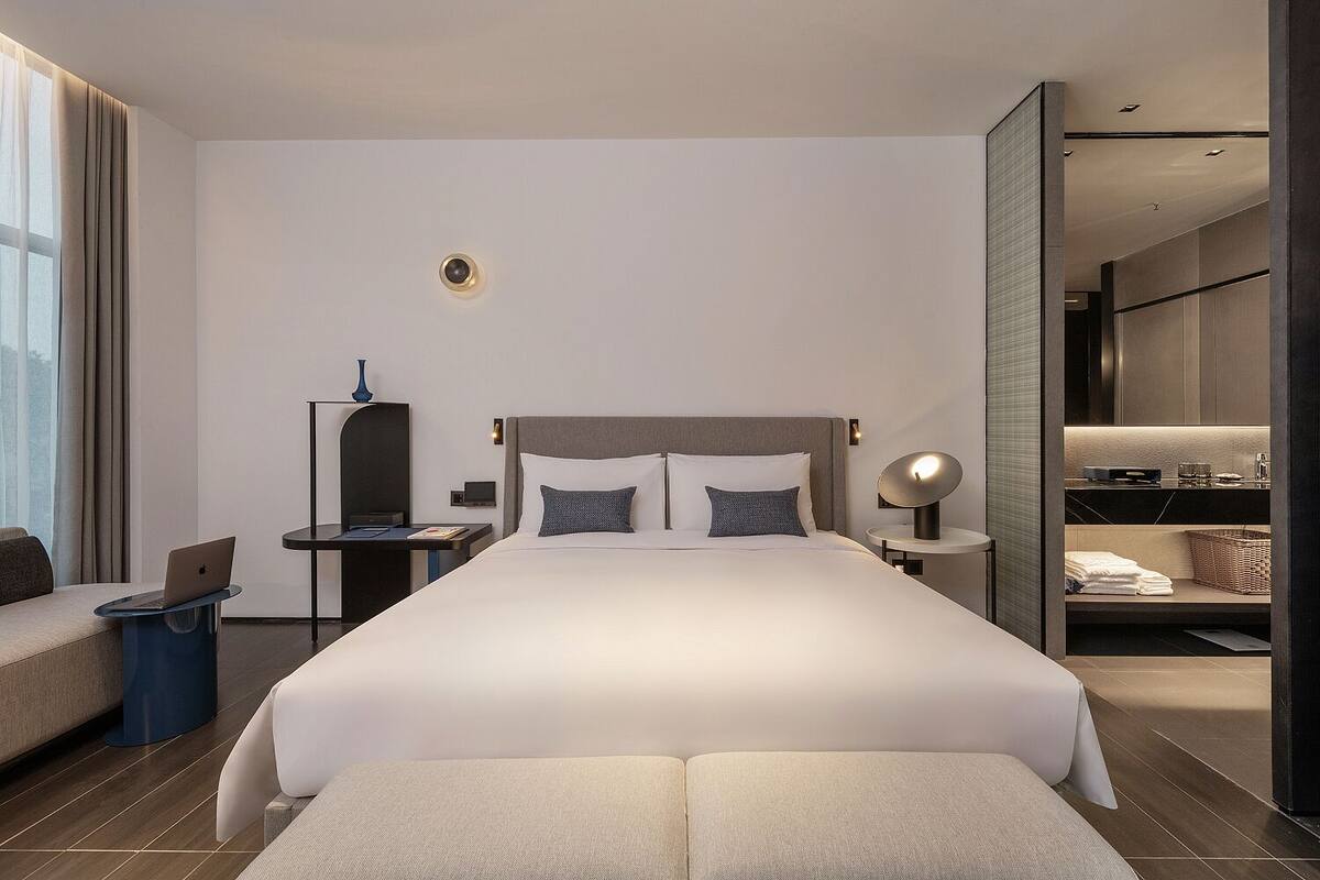 Quarto premium | 1 quarto, roupas de cama premium, edredons de pluma