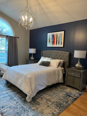 3 habitaciones, tabla de planchar con plancha, wifi y ropa de cama 