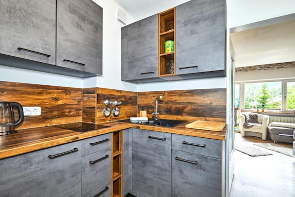 Fridge, stovetop, coffee/tea maker, toaster