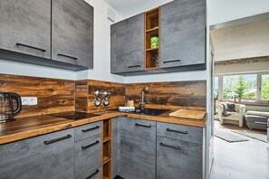 Fridge, stovetop, coffee/tea maker, toaster