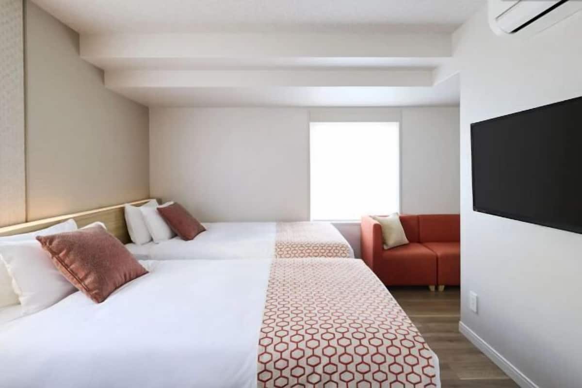 Down comforters, in-room safe, desk, iron/ironing board