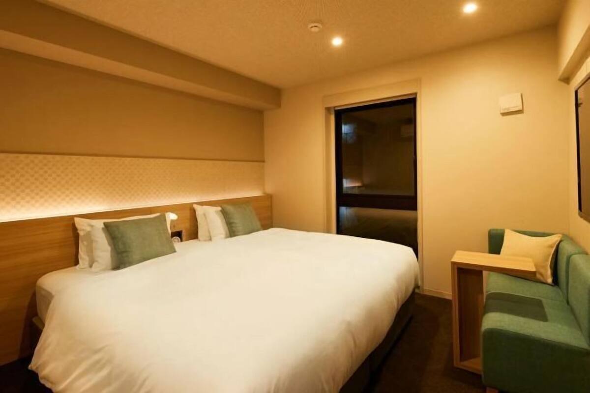 Down comforters, in-room safe, desk, iron/ironing board