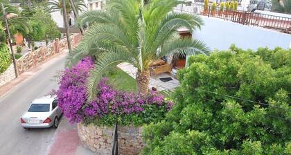 Holiday Villa in Tarragona with Open Terrace, Garden & Wi-Fi