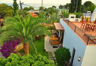 Holiday Villa in Tarragona with Open Terrace, Garden & Wi-Fi