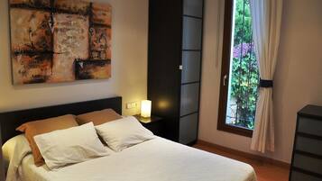 2 dormitorios, tabla de planchar con plancha, wifi gratis y ropa de cama