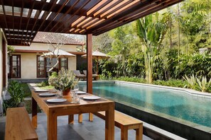 Free daily local cuisine breakfast 