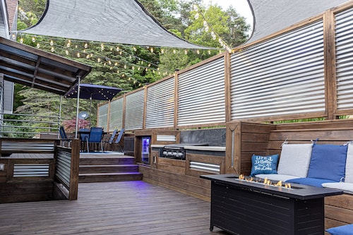 Spacious home near Torch Lake w/custom back patio, steps away from public access