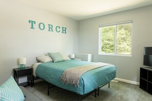 3 bedrooms, desk, iron/ironing board, travel cot