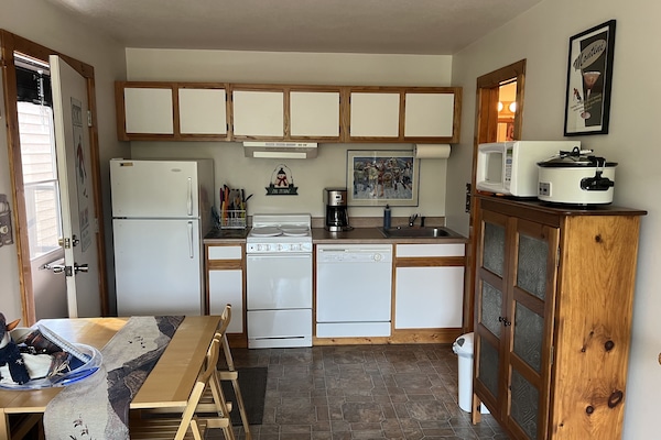 Geladeira, micro-ondas, fogão, cooktop