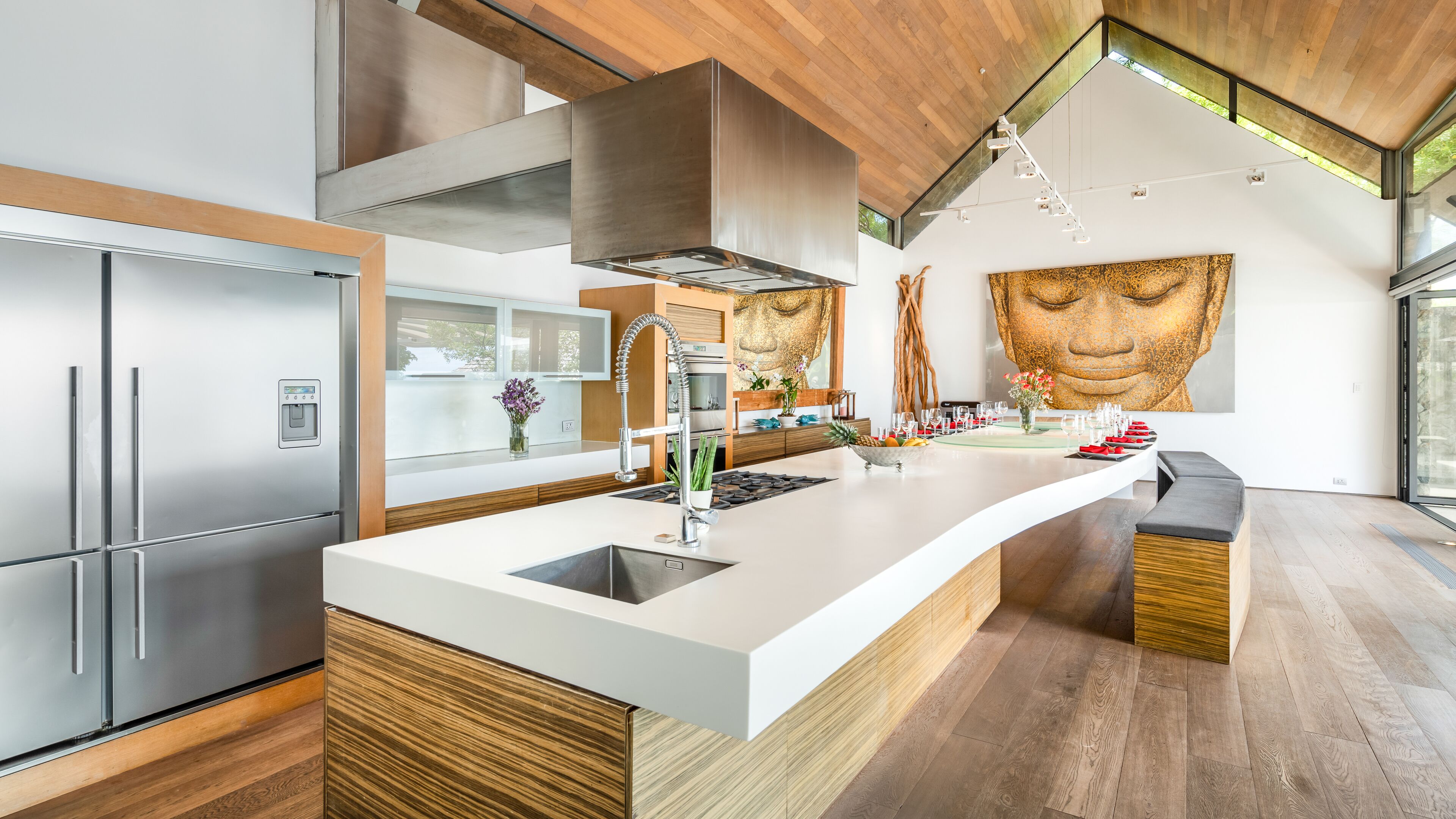 Großer Kühlschrank, Mikrowelle, Ofen, Geschirrspüler