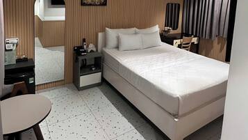 Basic Double Room Single Use | Desk, WiFi (free), bed sheets