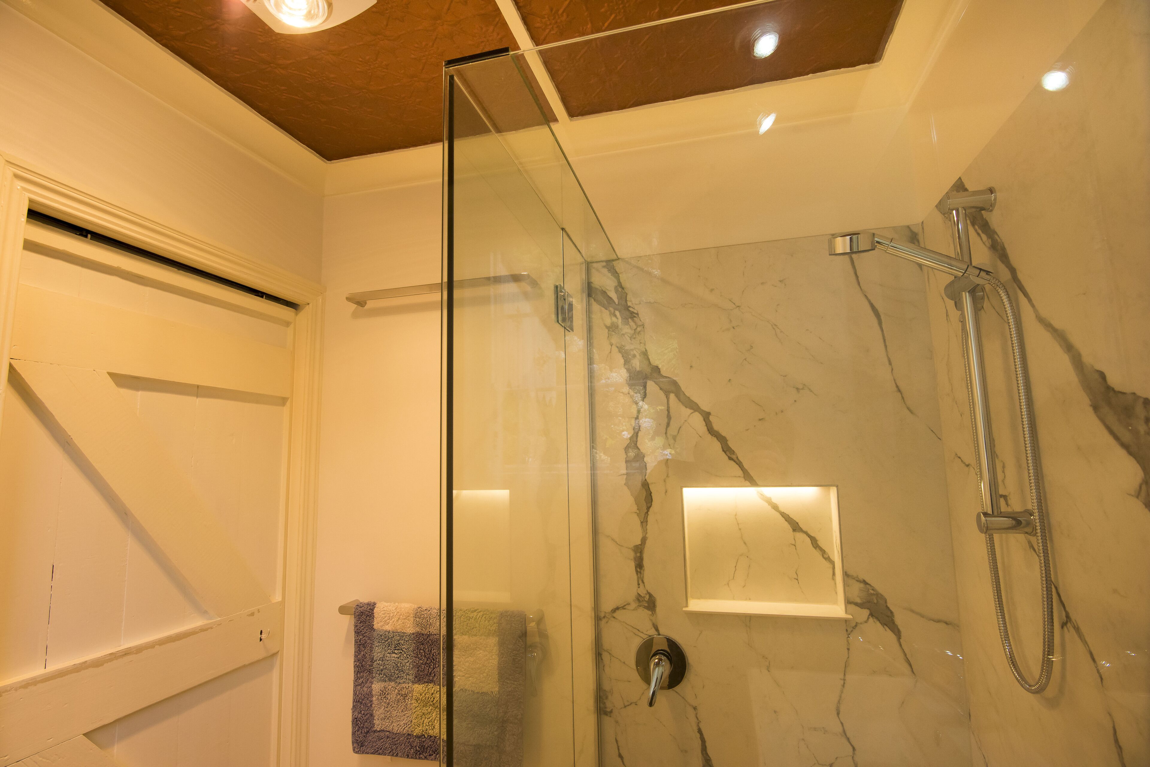 Cottage | Bathroom | Shower, rainfall showerhead, hair dryer, towels