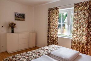 1 chambre, lit parapluie, Wi-Fi gratuit, draps fournis