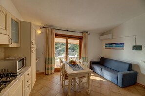 TV - The fantastic Residenza Badus 1 bedroom sleeps 4 plus child (Badesi)