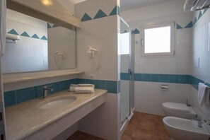 Shower, hair dryer - Superb Le Residenze del Golfo di Orosei 1 Bed room apartment sleeps 5 (Orosei)