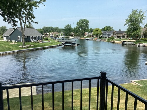 Fully remodeled 3 bed, 2 bath on Gun Lake. Sleeps 9!