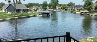 Fully remodeled 3 bed, 2 bath on Gun Lake. Sleeps 9!