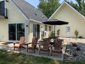 Terrace/patio - Fully remodeled 3 bed, 2 bath on Gun Lake. Sleeps 9! (Wayland)