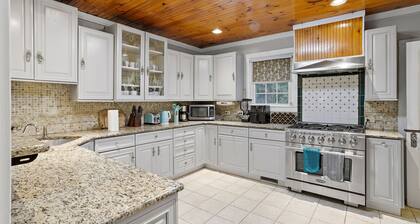 Modern Antique 5BR Home w/ Expansive Master Suite