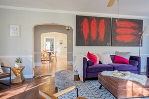 TV - Modern Antique 5BR Home w/ Expansive Master Suite (Norwich)