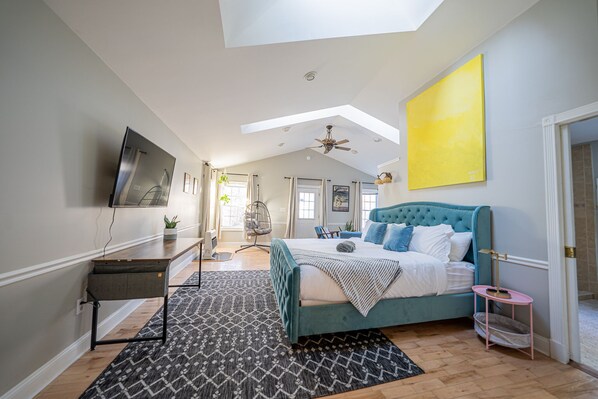 5 bedrooms, iron/ironing board, WiFi, bed sheets