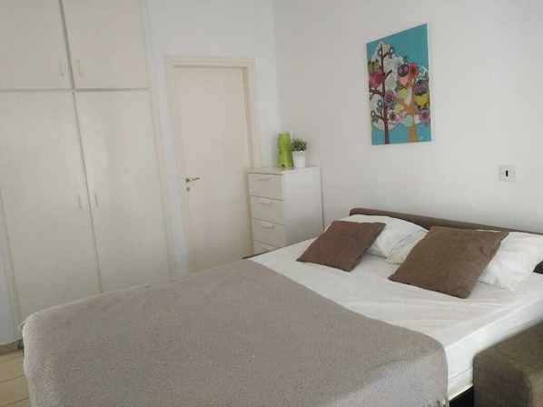 1 bedroom, WiFi, bed sheets