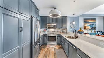 Condo, várias camas (Summerhouse 101 - Pearl of the Gulf) | Cozinha privada | Fogão, torradeira