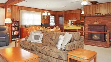 House, Multiple Beds (Wales Pod) | Living area