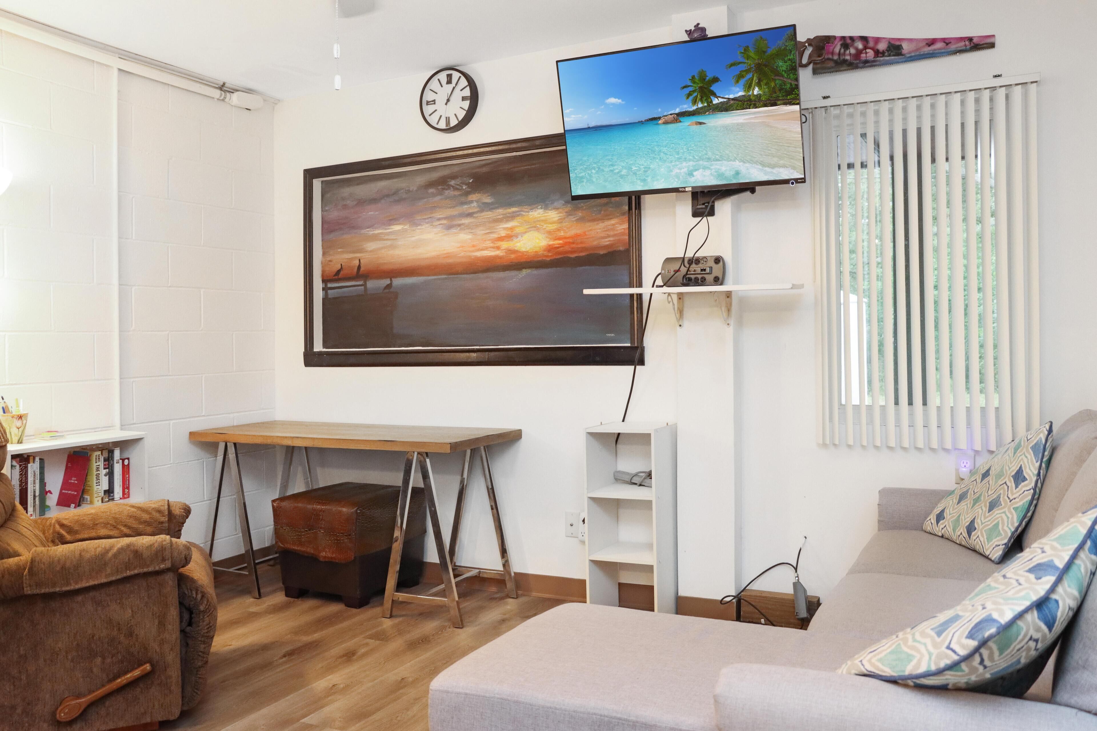 House, Multiple Beds (Wales Pod) | Living area