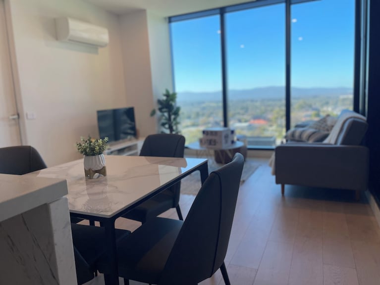 Modern Stylish 2 Bed, 2 Bath Apartment With Free Parking In Central Location - Forest Hill