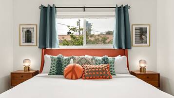 1 Schlafzimmer, Schreibtisch, Bügeleisen/Bügelbrett, Reisekinderbett