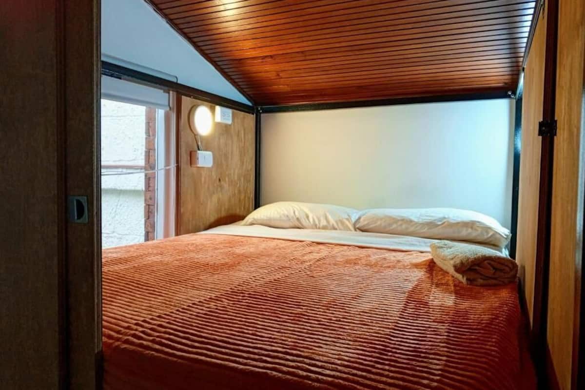Gemeinsamer Comfort-Schlafsaal | 1 Schlafzimmer, laptopgeeigneter Arbeitsplatz, kostenloses WLAN