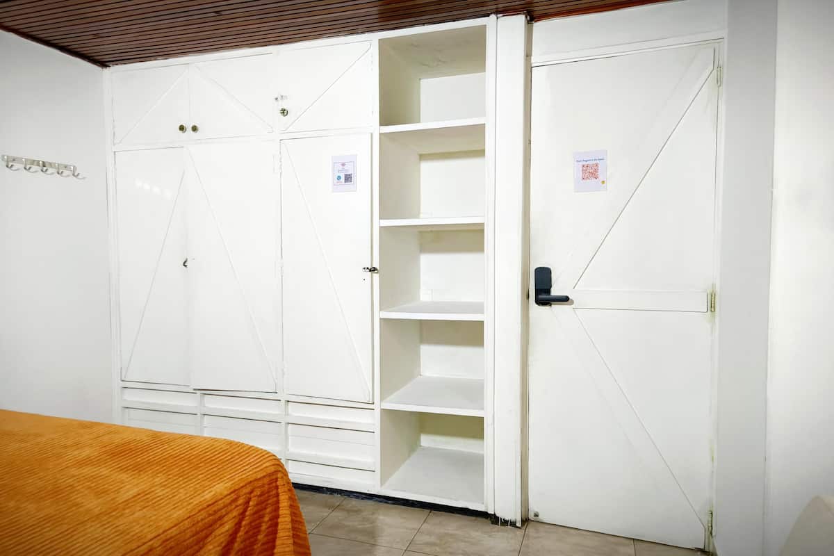 Basic-Zimmer | 1 Schlafzimmer, laptopgeeigneter Arbeitsplatz, kostenloses WLAN
